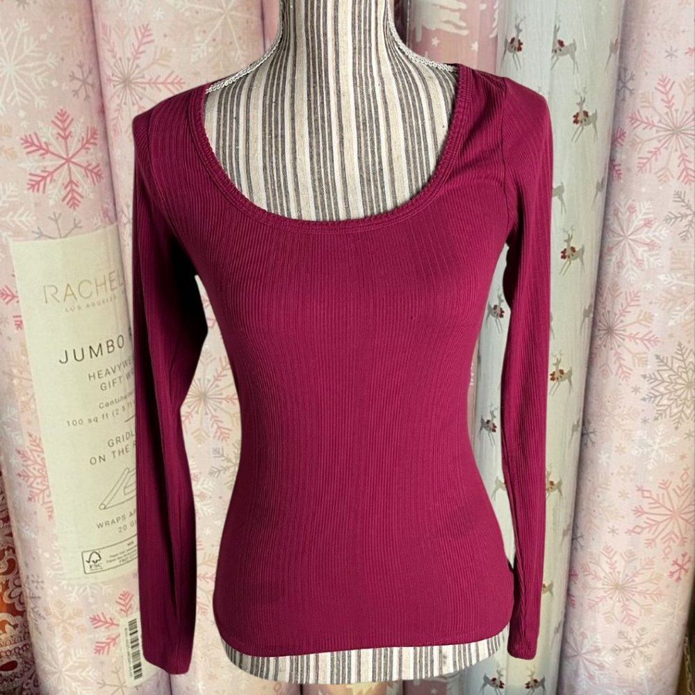 Burgundy ribbed longsleeve form fitting top NWOT size small